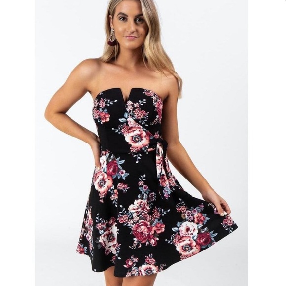 NWT Francesca’s Strapless Fit and Flare Dress - Picture 2 of 10